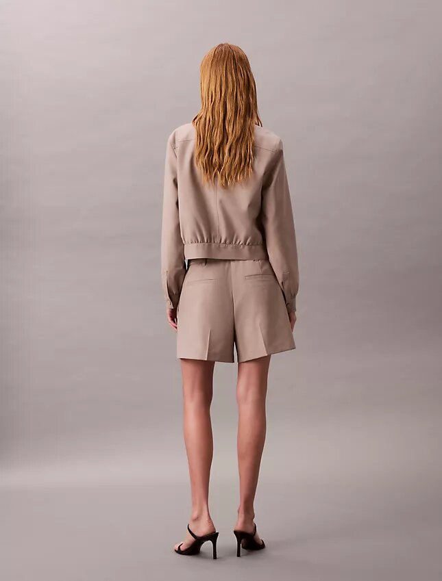 Villaseoksesta valmistetut herringbone-kuvioiset käytännölliset shortsit Villaseoksesta valmistetut herringbone-kuvioiset käytännölliset shortsit