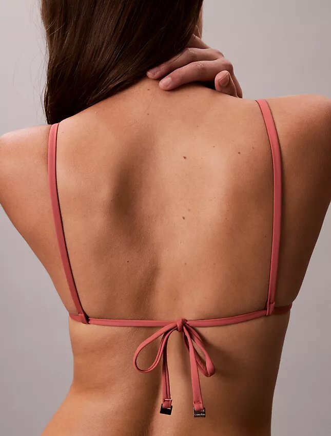 Yksivärinen kolmiomallinen Bikini-mallinen uimapuvun yläosa Yksivärinen kolmiomallinen Bikini-mallinen uimapuvun yläosa