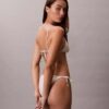 Yksivärinen kolmiomallinen Bikini-mallinen uimapuvun yläosa